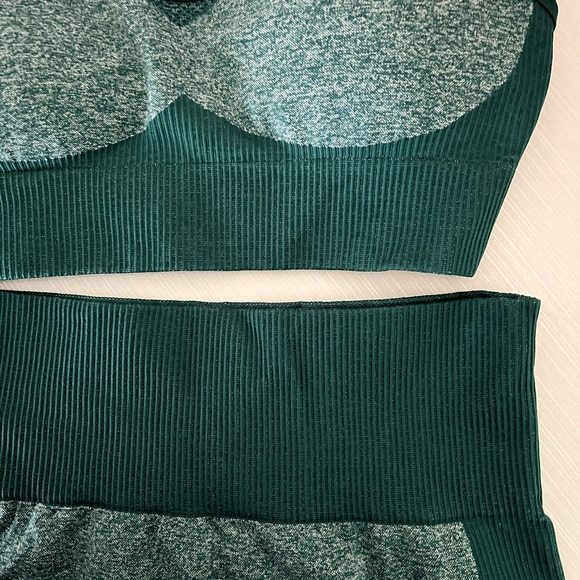 Yoga set. High-Waisted Legging &top - Picture 9 of 9